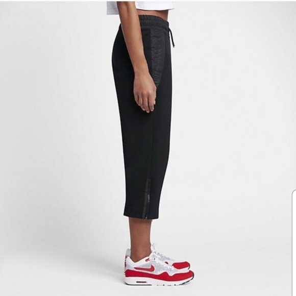 Nike Black Tech Fleece Cropped Sneaker Pants Medium - Picture 2 of 9